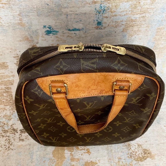 Authentic Vintage Louis Vuitton Excursion Bag - Picture 11 of 12